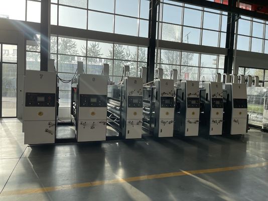40000 KG Schneidmaschine Schlitze Druckschachtel Verpackungsspeisegerät Automatische 3farbige Druckmaschine