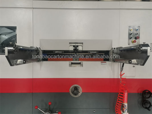Halbautomatische Maschine zum Schneiden und Kreisen von Platten für Kartonschachteln mit spezieller Form