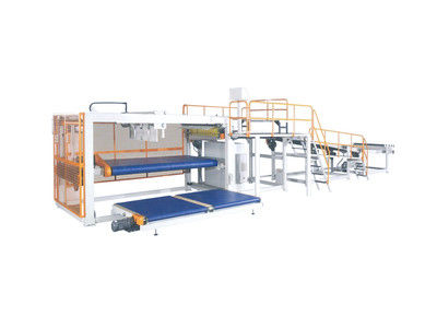 Automatische Verpackungsmaschine zur Herstellung von Wellkartonkartons