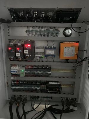 Maschine zur Herstellung von Wellenschachteln mit 220/380/440V Spannung und Druck-/Schnittfunktionen