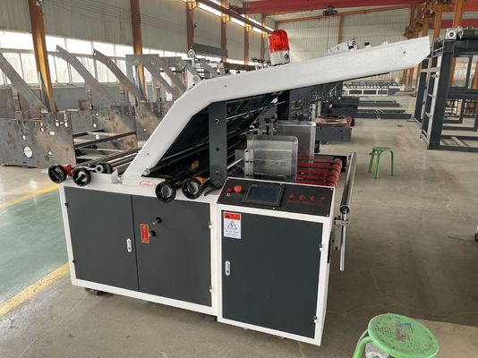 Halbautomatische Flutpapierplattenlaminiermaschine mit 3 kW Leistung und Filmverpackung