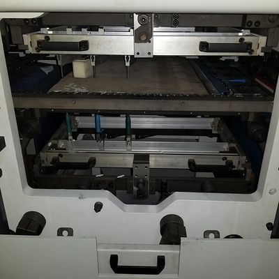 Halbautomatische Maschine zum Schneiden und Kreisen von Flachschalen für die Verpackung von Großpackungen