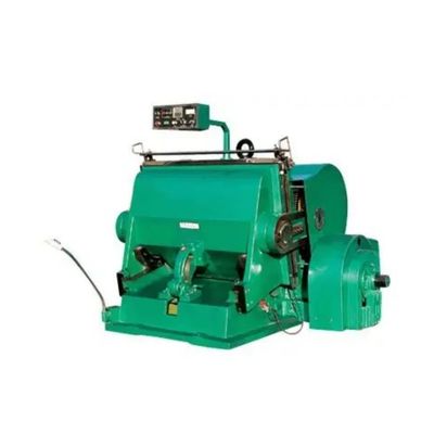 Handwerklich gewölbtes Blatt Karton Pizzabox Flatbed Die Cutter And Creasing Press Maschine