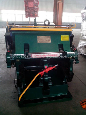 Handwerklich gewölbtes Blatt Karton Pizzabox Flatbed Die Cutter And Creasing Press Maschine