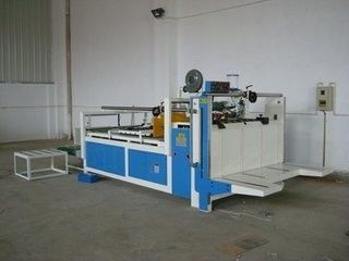 Halbautomatisches Kartonklappkleber für die Montage von Kartonschachteln und Verpackungslösungen