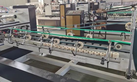 Professionelle vollautomatische Ordner-Klebmaschine für Wellkartonkartons