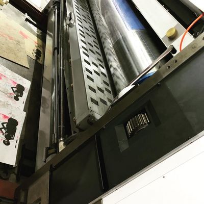 Verbessern Sie Ihren Verpackungsprozess mit unserer automatischen Walzkartonbox-Maschine