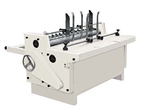 Schliessmaschine mit präzisen Maßen